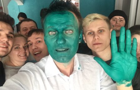 Облитий зеленкою Навальний влаштував фотосесію (ФОТО, ВІДЕО)