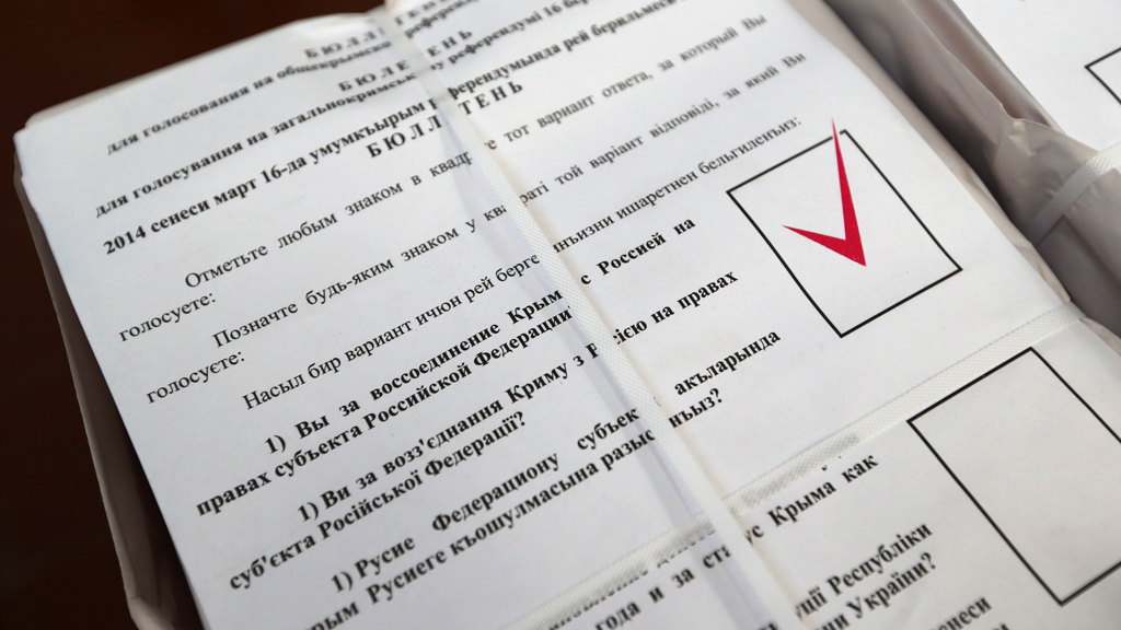 Як немовлята, мертві та школярі «голосували» на «референдумі» в Криму, — очевидиці