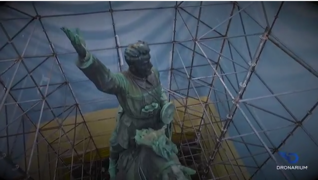 Пошкоджений пам'ятник Щорсу показали з висоти пташиного польоту (ВІДЕО)
