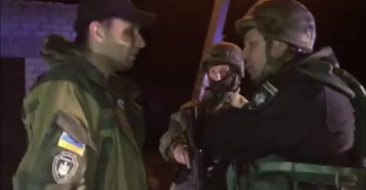 Поліція застосувала зброю під час затримання учасників «блокади Донбасу» — відео Поліція застосувала зброю під час затримання учасників «блокади Донбасу» — відео