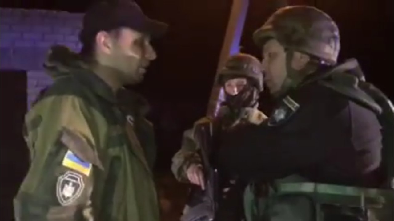 Поліція застосувала зброю під час затримання учасників «блокади Донбасу» — відео