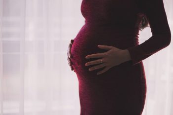 Вагітну жінку незаконно звільнили з роботи: Як без суду відстояти трудові права? Вагітну жінку незаконно звільнили з роботи: Як без суду відстояти трудові права?