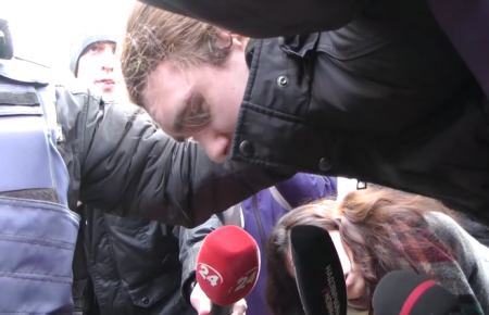 Нападник, який облив зеленкою учасників маршу у Києві, пояснив свої дії (ВІДЕО)