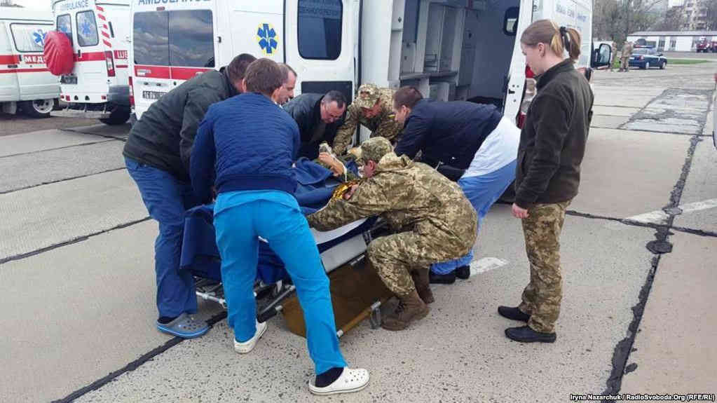 В Одесу прибув літак з 15 пораненими бійцями