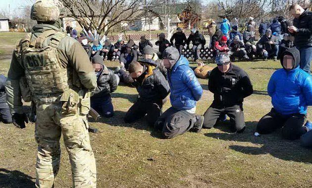 Суд дозволив затримати організатора «центру реабілітації наркозалежних» на Чернігівщині Суд дозволив затримати організатора «центру реабілітації наркозалежних» на Чернігівщині
