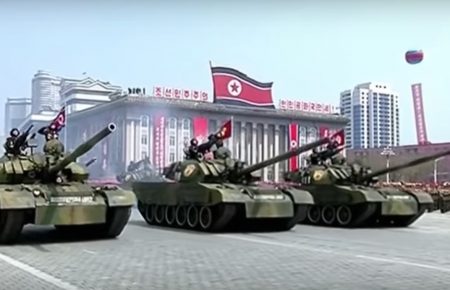 Танк через технічну несправність залишив парад в Північній Кореї (ВІДЕО)