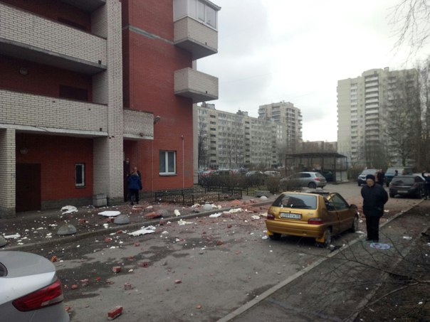 В житловому будинку на сході Петербургу стався вибух