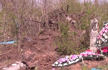 Бойовики з «Градів» обстріляли цвинтар на Луганщині (ВІДЕО)