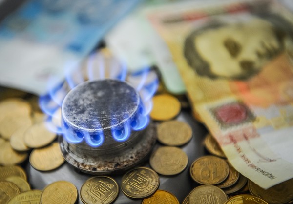 Відтермінування рішення щодо абонплати за газ — це політика, — журналіст