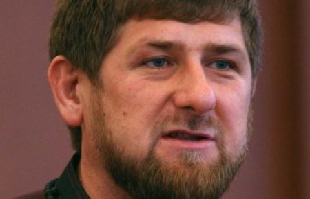 Чеченцям погрожують зброєю за паління та відвідування басейну
