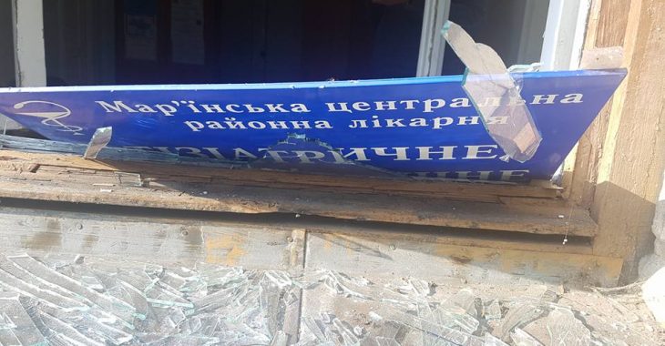 Бойовики обстріляли лікарню, де були люди (ФОТО) Бойовики обстріляли лікарню, де були люди (ФОТО)