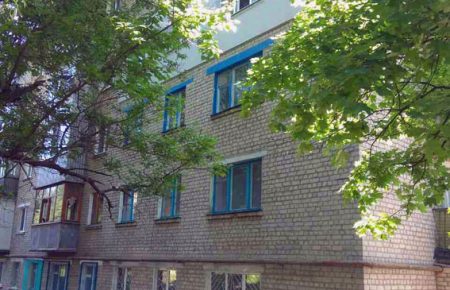 У Харківській області дівчинка випала з вікна 4-го поверху