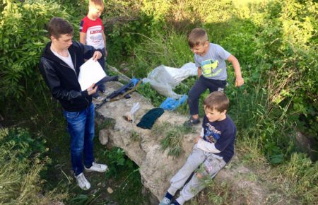 У Волновасі троє дітей знайшли автомат (ФОТО)