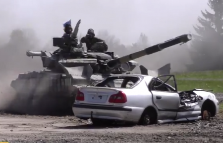 Українці показали філігранне водіння танків на змаганнях у Німеччині (ВІДЕО)