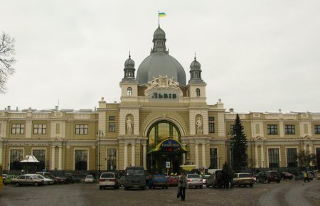 Голова Укрзалізниці хоче перетворити вокзали на торгові центри