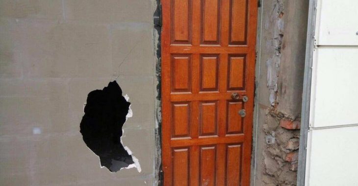 В Одесі зі зброєю намагались захопити приміщення (ФОТО) В Одесі зі зброєю намагались захопити приміщення (ФОТО)