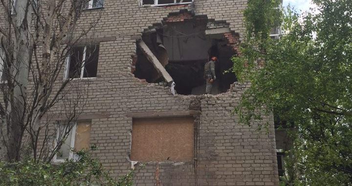 В поліції показали наслідки нічних обстрілів Авдіївки (ФОТО) В поліції показали наслідки нічних обстрілів Авдіївки (ФОТО)