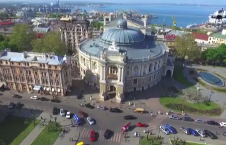 Одеса: Оперний театр і Приморський бульвар показали з висоти (Відео)