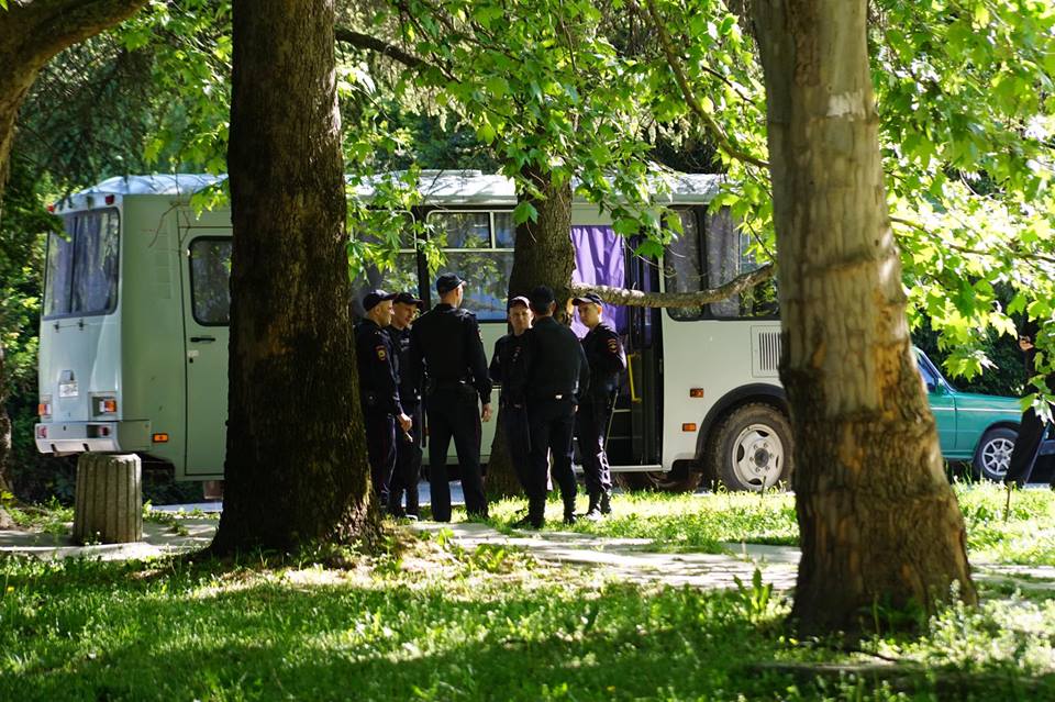 В Криму заблокували меморіальну дошку пам'яті жертв депортації кримських татар (ФОТО)