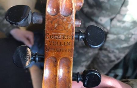 Прикордонники виявили скрипку Страдіварі, яку везли до ОРДО (ФОТО, ВІДЕО)