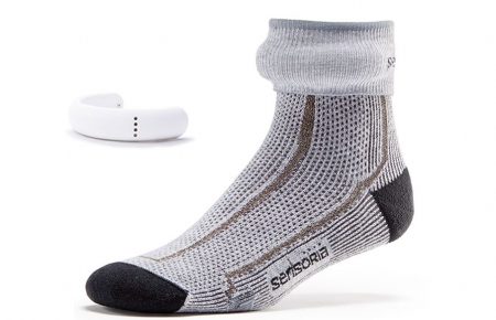 «Розумні» шкарпетки, тату з датчиками та сенсорні купальники