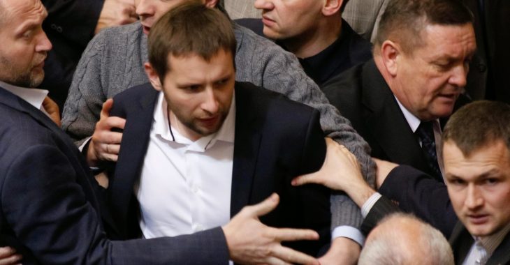 Майже половина депутатів Верховної Ради недбало ставиться до роботи Майже половина депутатів Верховної Ради недбало ставиться до роботи