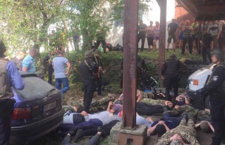 На Вінничині понад 40 озброєних людей відкрили стрілянину на зернотоку (ВІДЕО)