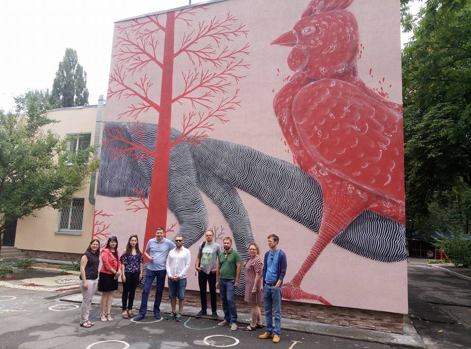 У Києві відкрили мурал ізраїльського художника на стіні дитячого садочку