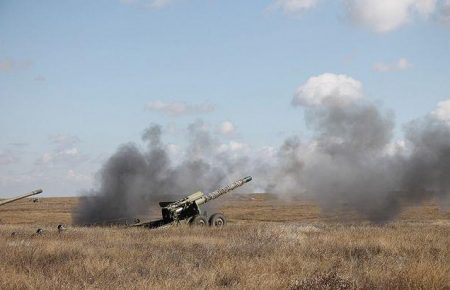 В результаті обстрілів в зоні АТО поранені двоє українських військових
