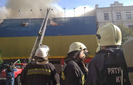 В Києві мастштабна пожежа навпроти ЦУМу (ФОТО, ВІДЕО)