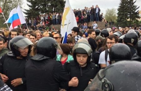 В Петербурге на протестной акции задержали десятки подростков, — правозащитница