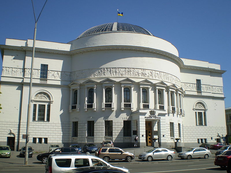 Чи виселять Музей Української революції з Будинку вчителя?