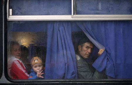 Скільки в Україні переселенців з Донбасу і Криму?