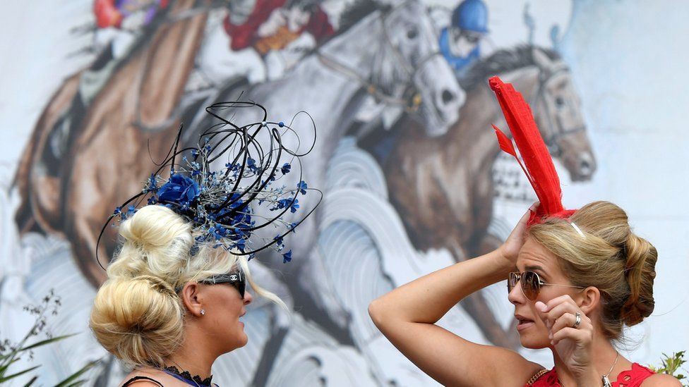 Чудернацькі капелюшки заполонили кінні перегони в Англії (ФОТО)