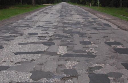 Українські дороги увійшли в десятку найгірших у світі