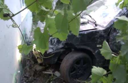 ДТП на Дніпропетровщині: водій врізався в будинок (ВІДЕО)