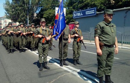 У Маріуполі святкують день звільнення міста із військовою технікою(ФОТО)