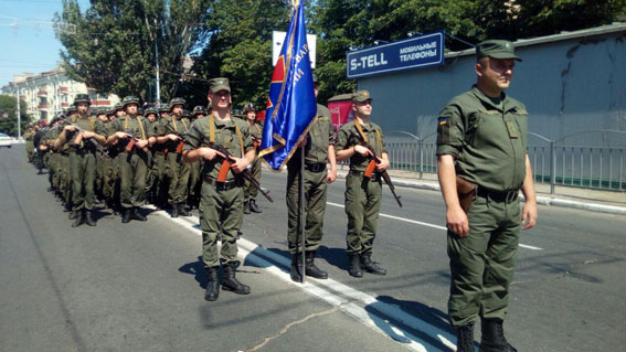 У Маріуполі святкують день звільнення міста із військовою технікою(ФОТО)