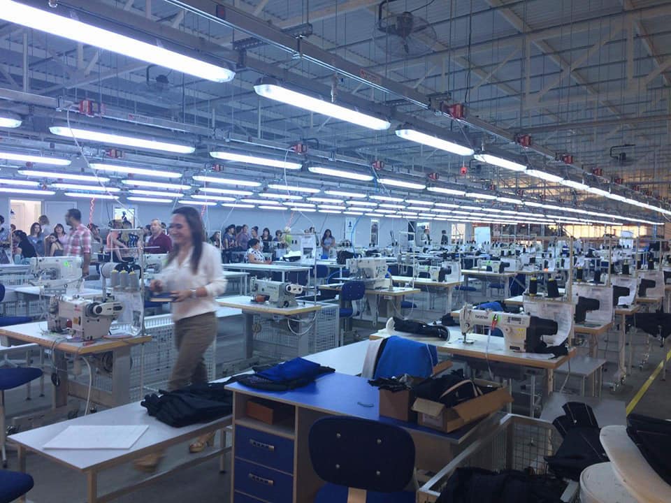 В Каховці запрацювала фабрика, на якій шиють сумки-кенгуру (ФОТО)
