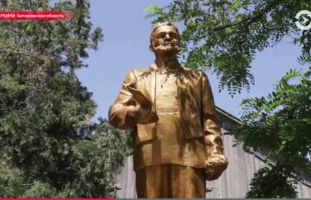 Трансформація пам'ятника Леніну: був вождь — став болгарський переселенець (ФОТО)