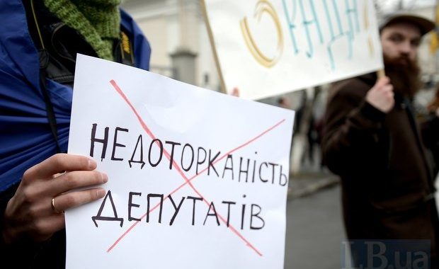 Луценко проанонсував можливі запити про зняття недоторканності з нардепів Луценко проанонсував можливі запити про зняття недоторканності з нардепів