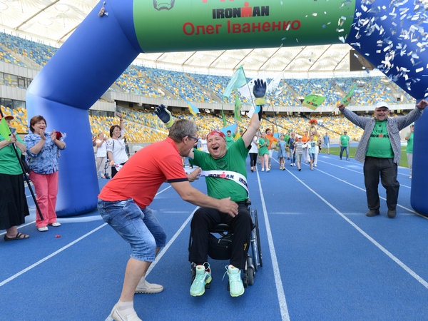 Українець на інвалідному візку встановив світовий рекорд з триатлону