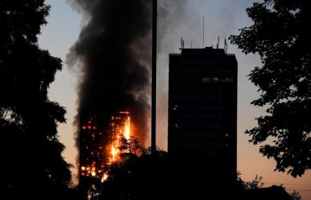 В Лондоні пожежа охопила 27-поверхівку, щонайменш 30 людей шпиталізовано