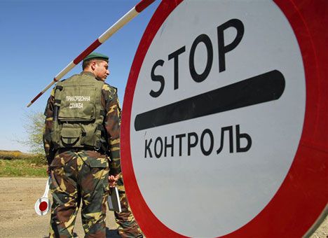 Прикордонники не впускають українця зі сірої зони на мирну частину