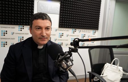 Пастор церкви «Скиния» Рустам Фатуллаев ответил на обвинения правозащитника Дядюка
