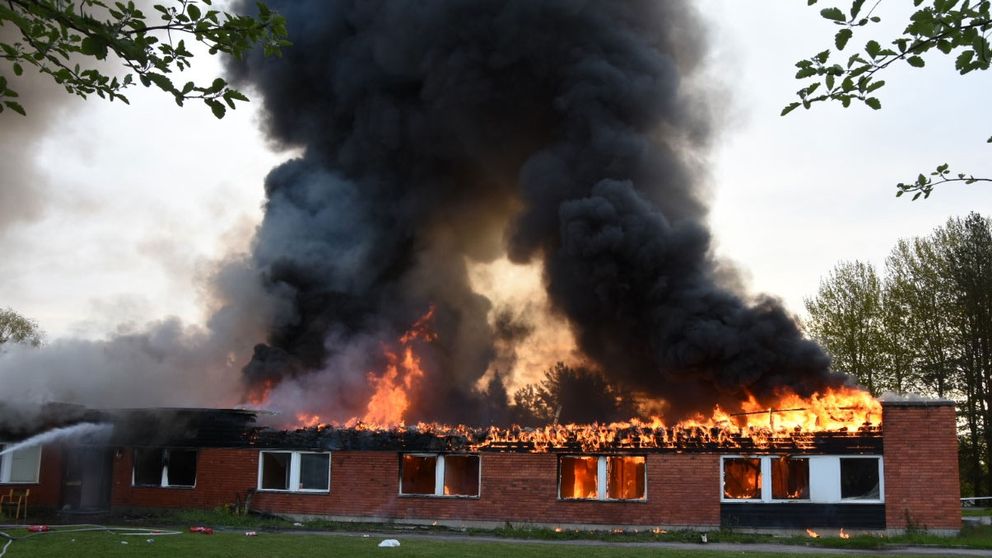 У Швеції згоріло дві третини табіру для біженців