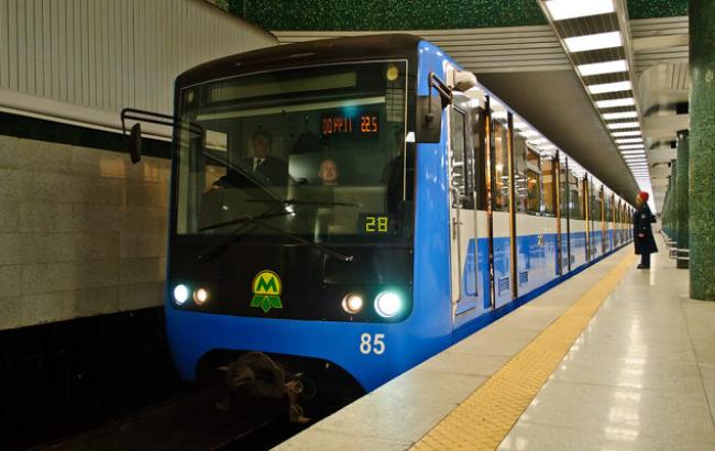 Столичне метро відновило рух на «синій гілці»
