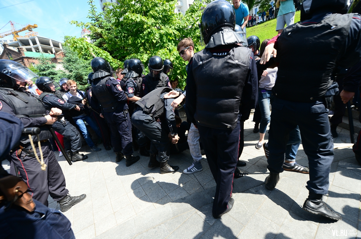 В багатьох містах РФ проходять антикорупційні мітинги, є затримані (ВІДЕО)