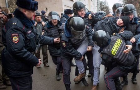 В Москві поліція затримала чотирьох неповнолітніх через розповсюдження листівок