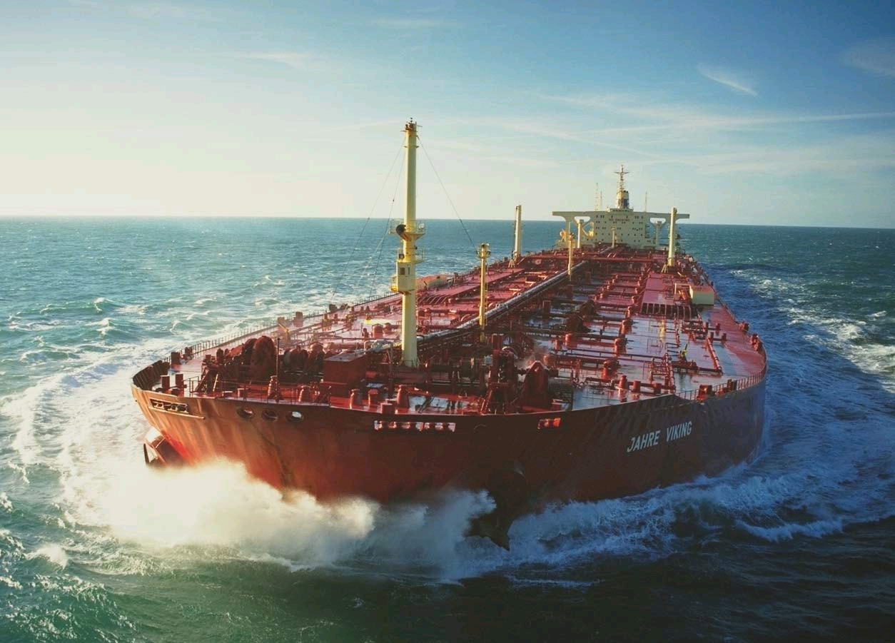 Між Францією та Британією відбулося зіткнення судна з танкером, що перевозив 38 000 тонн нафти